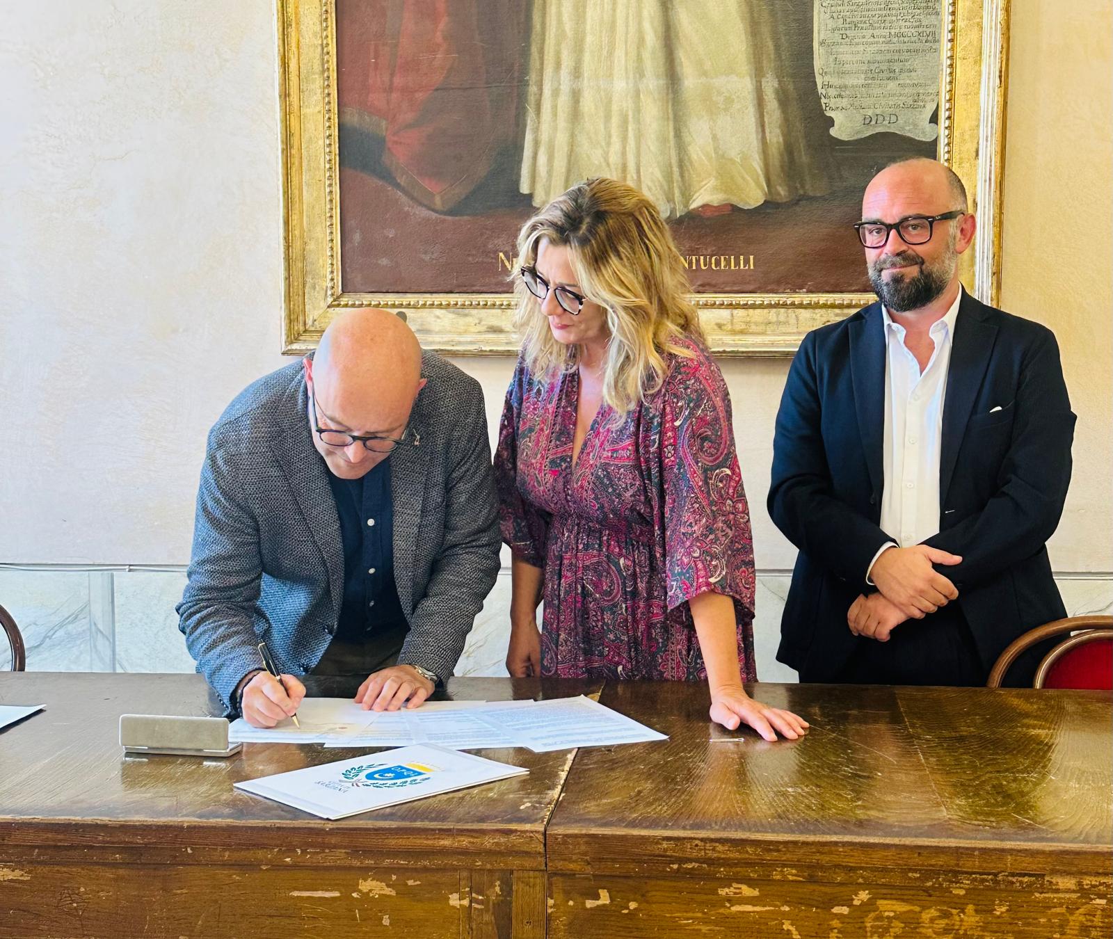 Commercio centro storico la firma intesa Regione -Comune
