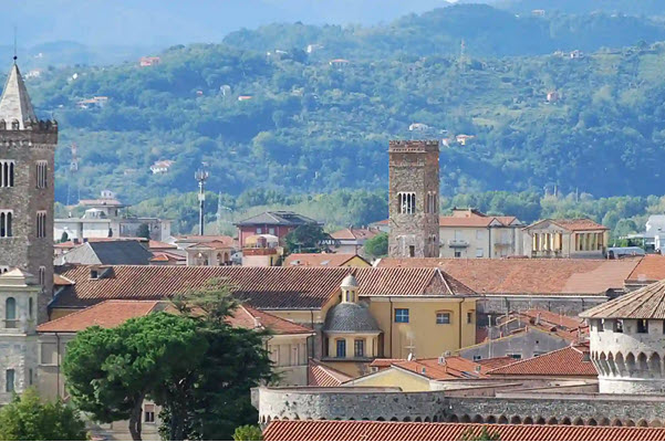 il centro storico di sarzana