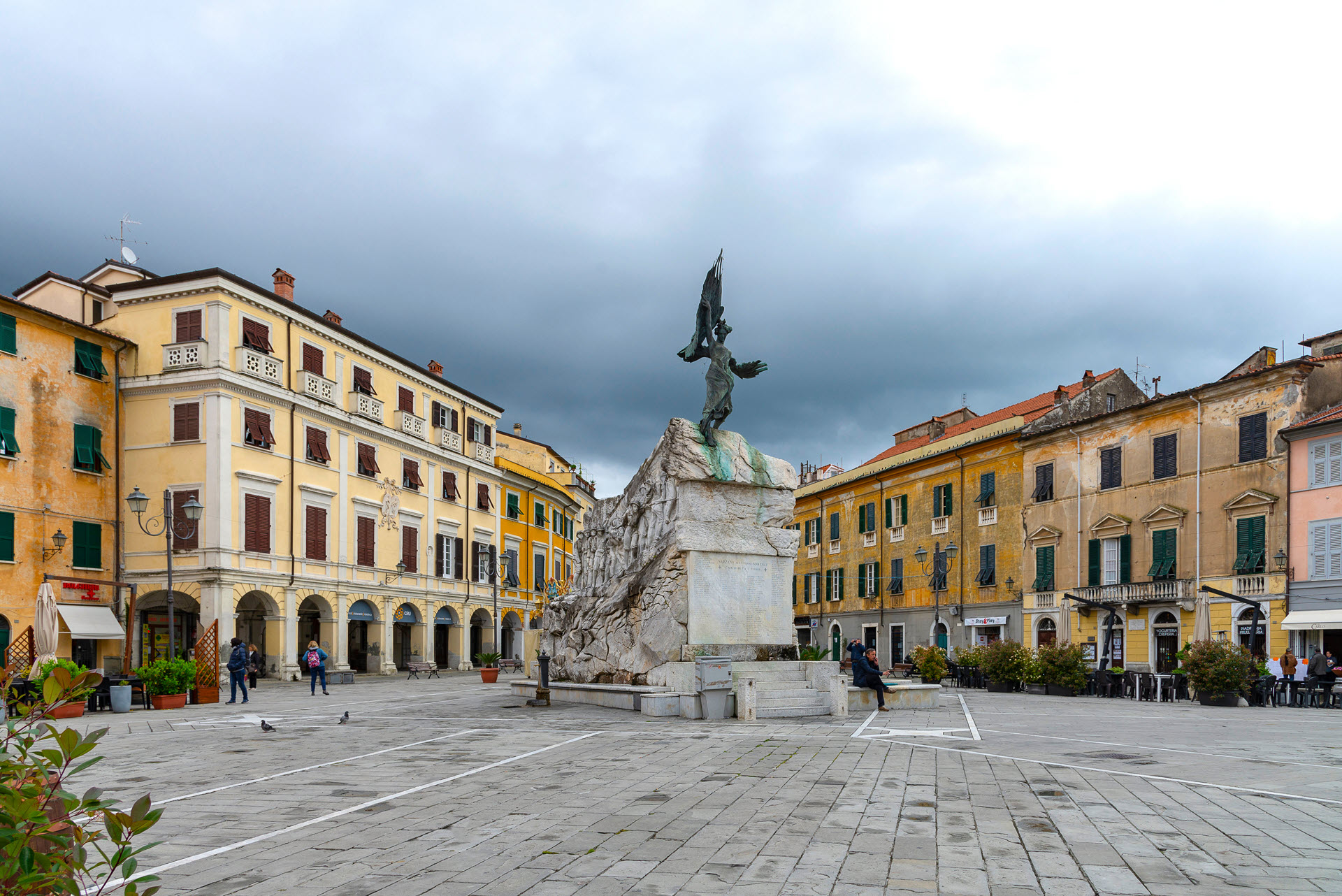 Piazza Matteotti a Sarzana