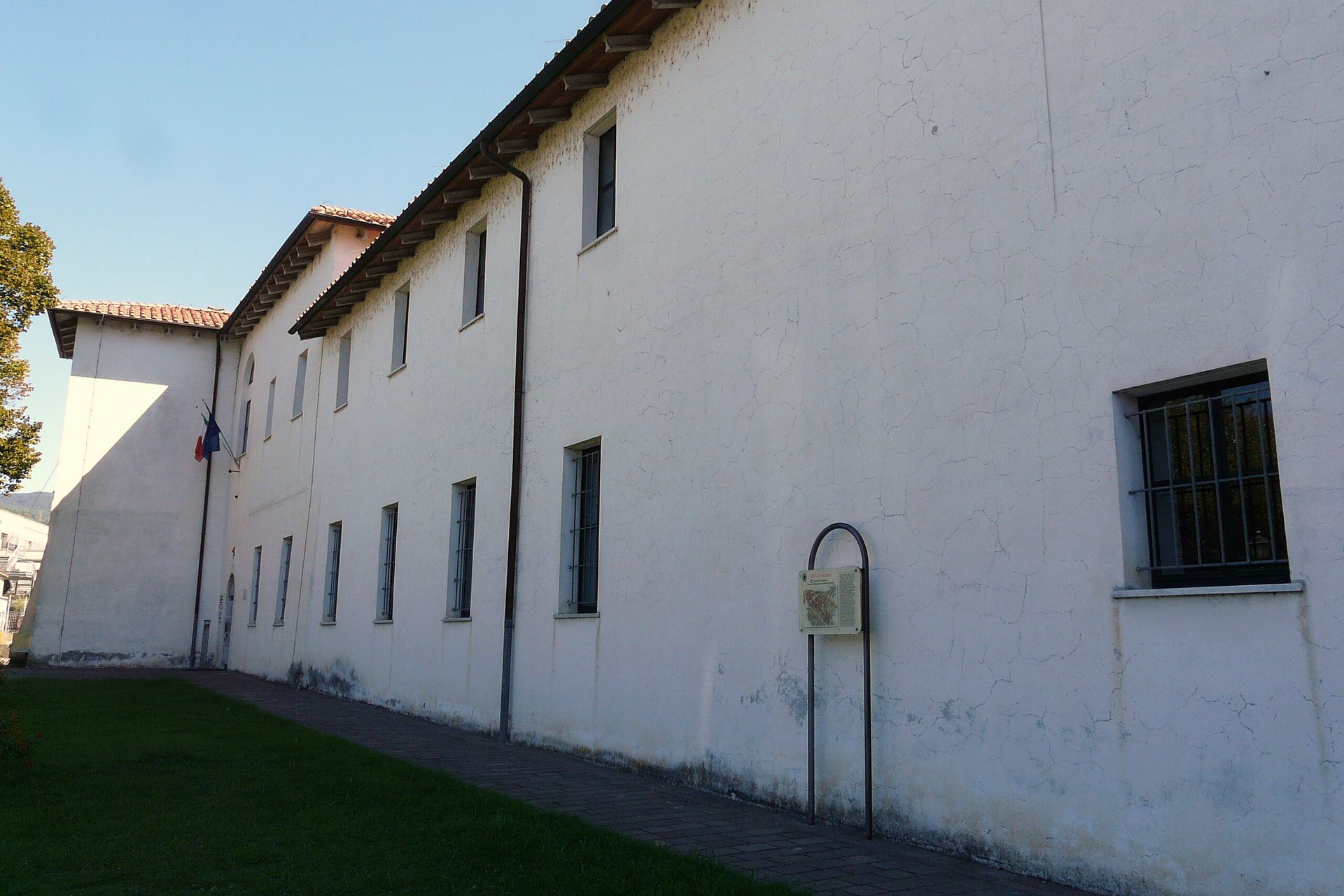 chiostro di san francesco a Sarzana  CC-BY-SA-3_0 ph: Dapa19 fonte: wikimedia.org