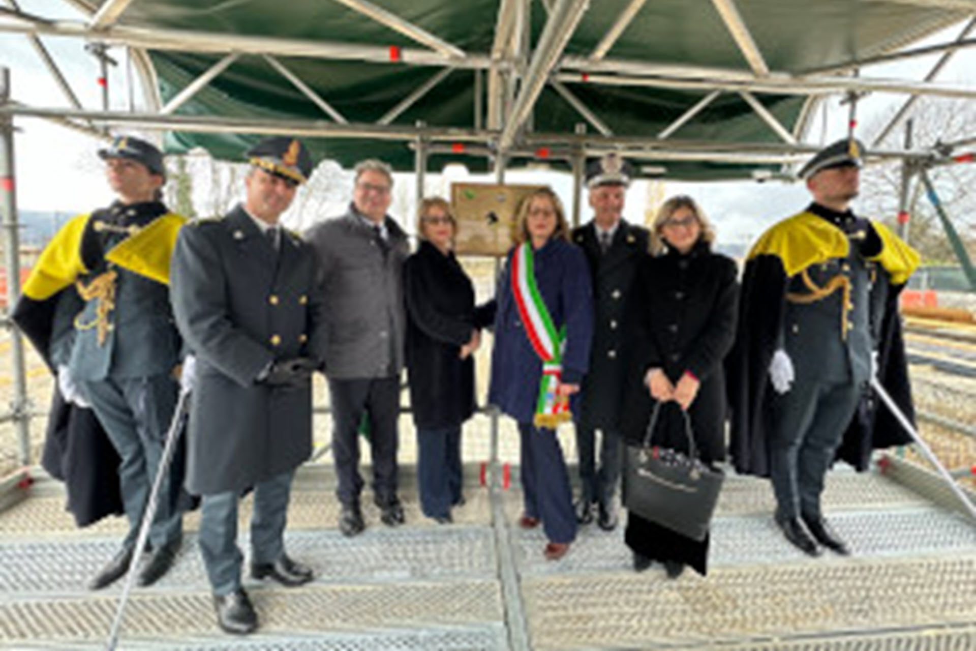 inagurazione caserma della guardia di finanza a sarzana con il sindaco ponzanelli